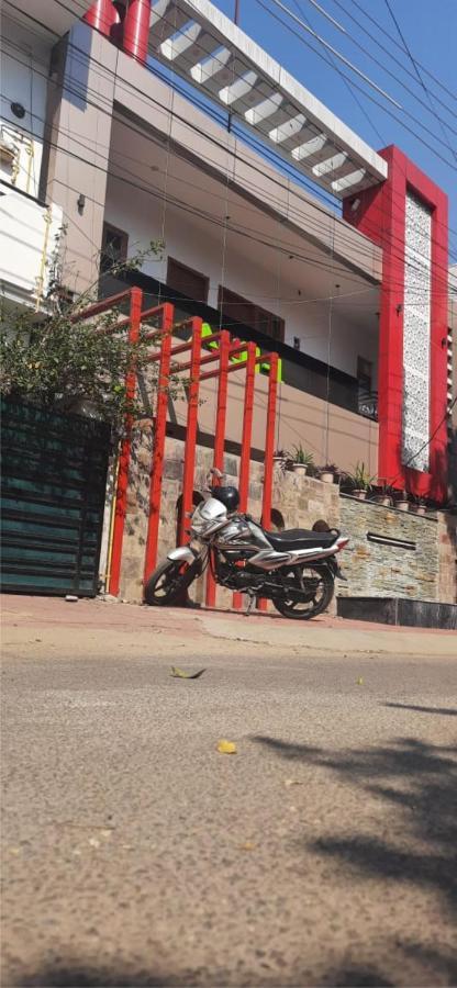 Anh Hotel Lucknow Esterno foto